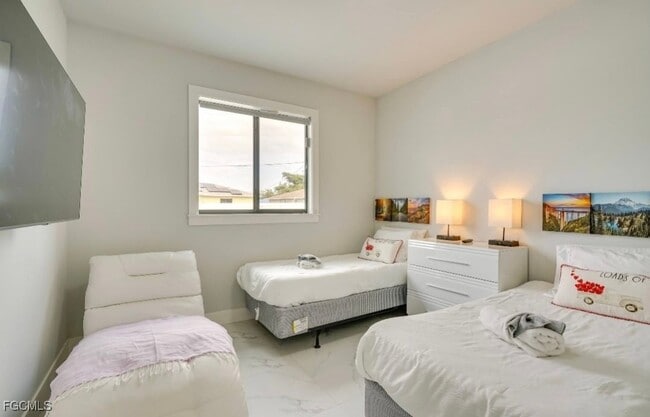 Building Photo - 117 SE 4th St