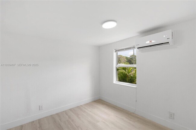 Building Photo - 607 SW 3rd St