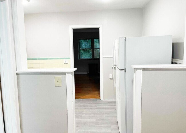 Building Photo - 3025 Clifton Ave