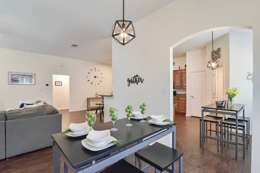 Building Photo - 4514 Ridgeway Dr