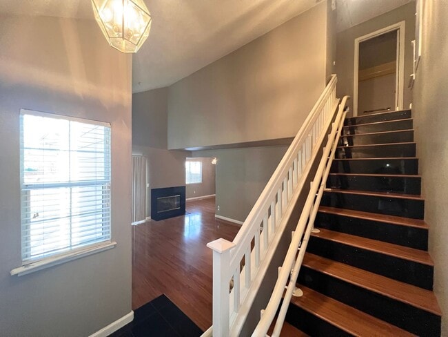 Building Photo - Prime Petaluma 3-Bedroom, 2.5-Bath Home Near Shopping & Amenities