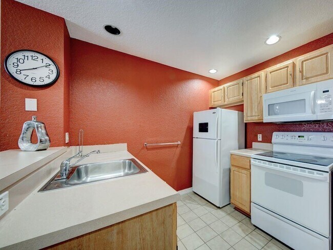 Building Photo - 4019 Venetian Bay Dr