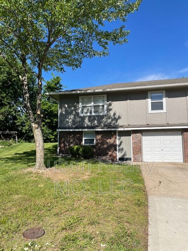 Primary Photo - 409 NE Westwind Dr