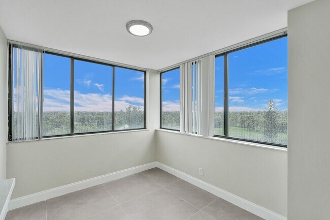 Building Photo - 4810