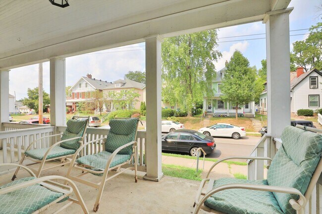 Building Photo - 4 or 5 Bedroom Right off of High St - OSU Campus