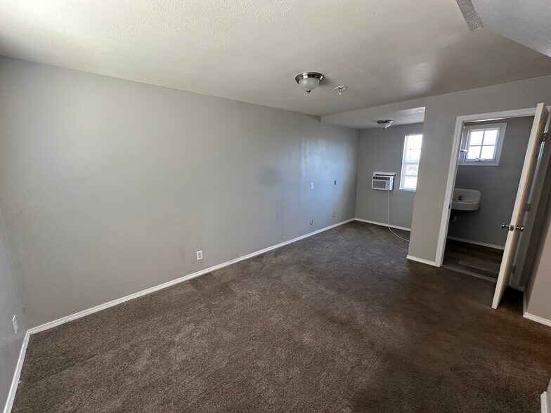 Building Photo - 1431 Tierra del Sol Rd