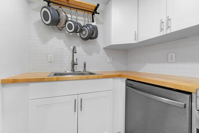 Building Photo - 1439 S Ocean Blvd