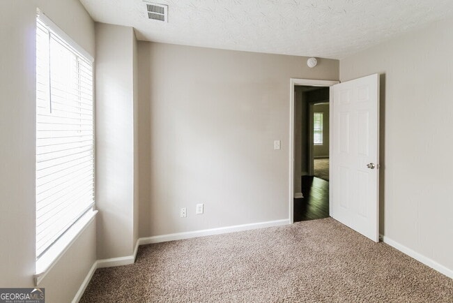 Building Photo - 451 Springbottom Ct SE