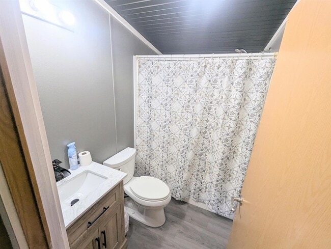 Building Photo - 43 Crestwood Dr