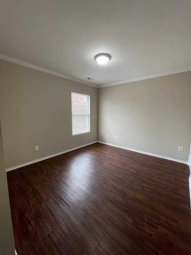 Building Photo - 4323 Leopold Pl