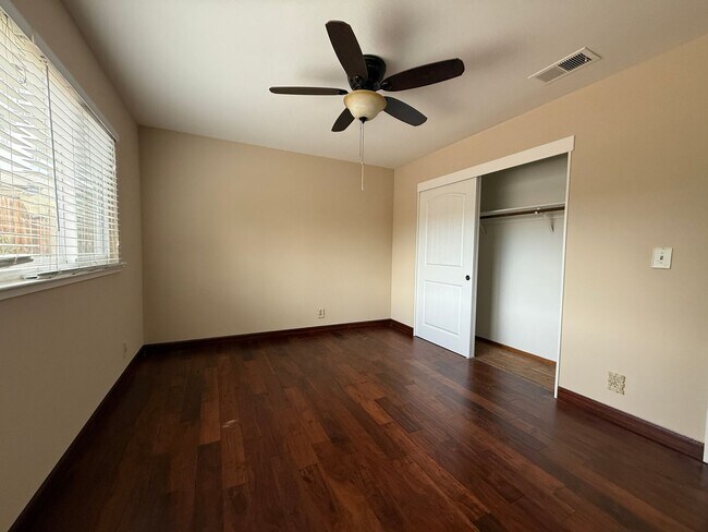 Building Photo - Cozy 3 Bedroom 2 Bath home located conveniently in San Jose