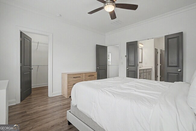 Building Photo - 847 Angora Aly