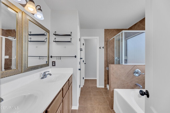 Building Photo - 14378 N Cave Dr