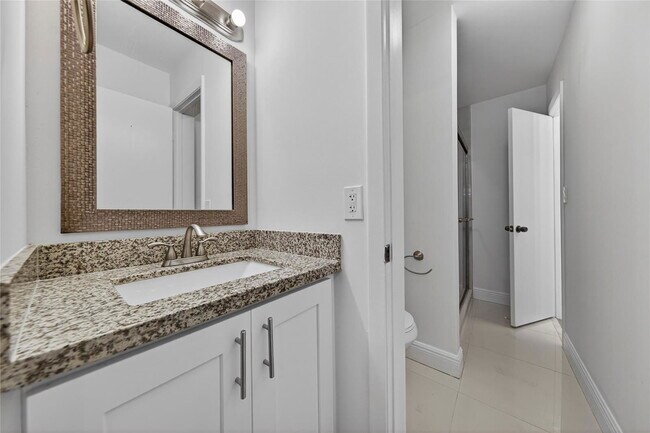 Building Photo - 1921 NE 15th Ave