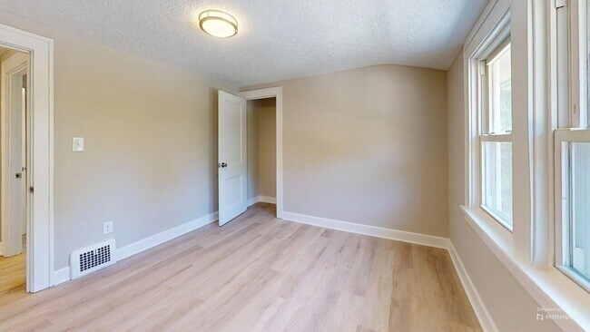 Building Photo - 4528 Rainbow Rd