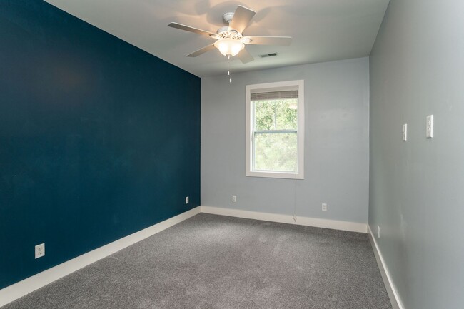 Building Photo - Home on Ladies Island