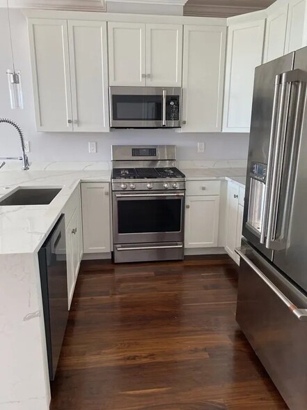Kitchen - 87 Medford St