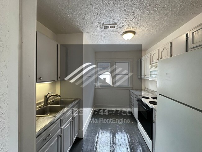 Building Photo - 721 E Pearl St