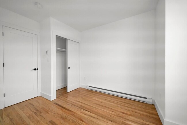 Building Photo - 163 3rd St