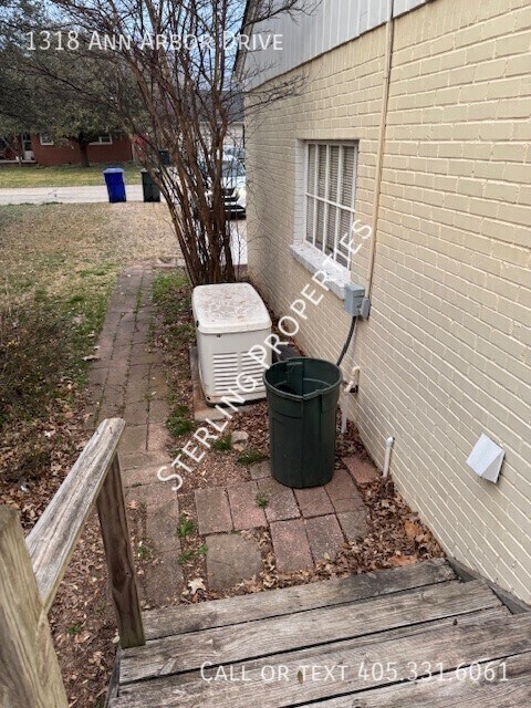 Building Photo - 1318 Ann Arbor Dr