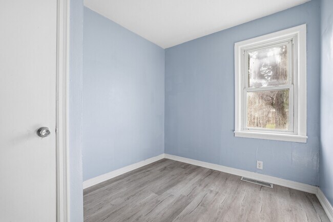 Building Photo - 2719 Dewey St