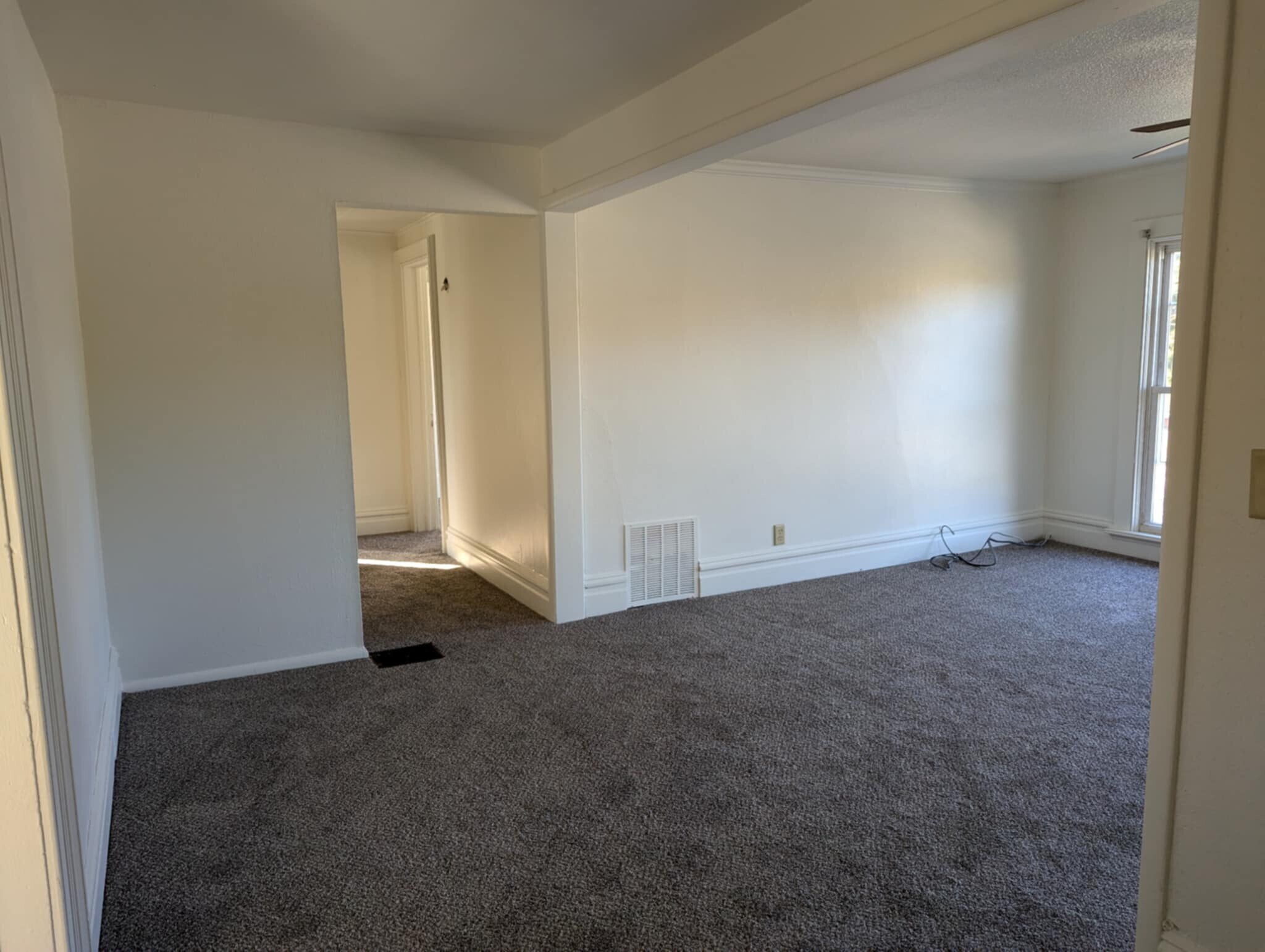 Building Photo - 709 E 2nd St