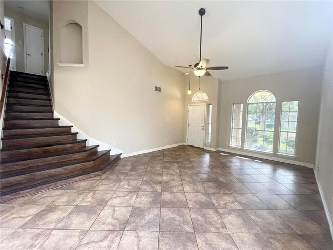 Building Photo - 10512 Hainsworth Park Dr