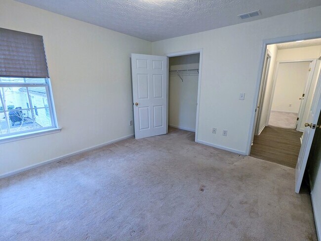Building Photo - House 3 beds 2.5 baths