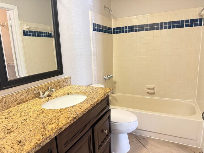 Building Photo - 4022 Versailles Dr