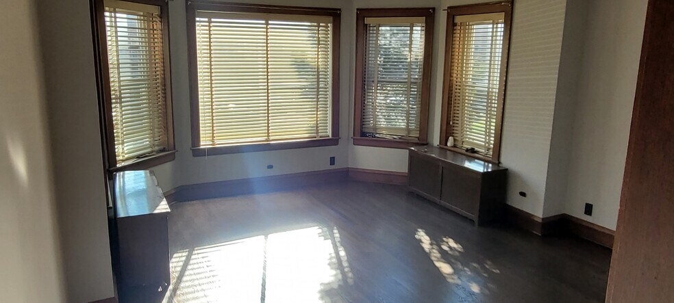 Building Photo - 5228 W Hutchinson St