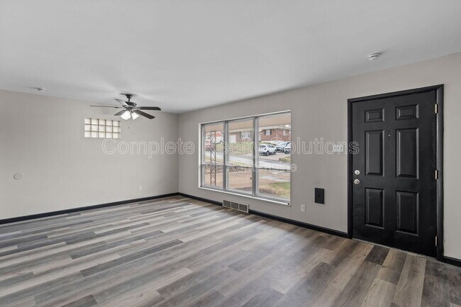 Building Photo - 5150 Wallingford Dr