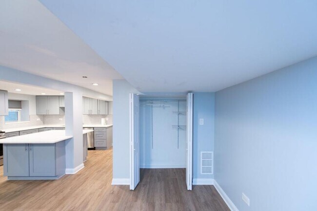 Building Photo - 1 bedroom in Chicago IL 60640