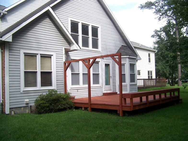 Building Photo - 14208 Greenview Dr