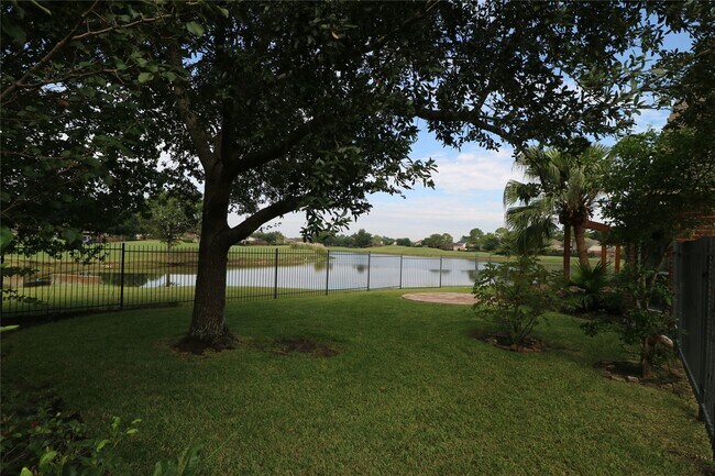 Building Photo - 1215 Pelican Hill Dr
