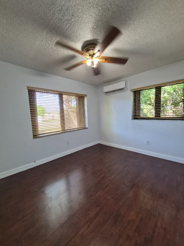 Building Photo - 1715 SW 67th Ct