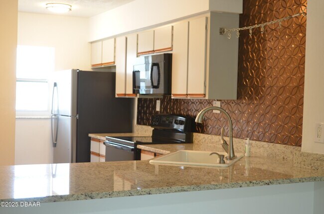 Building Photo - 175 Yorktowne Dr