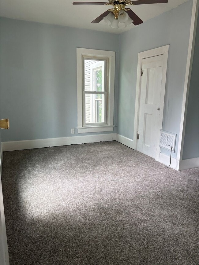 Building Photo - Duplex