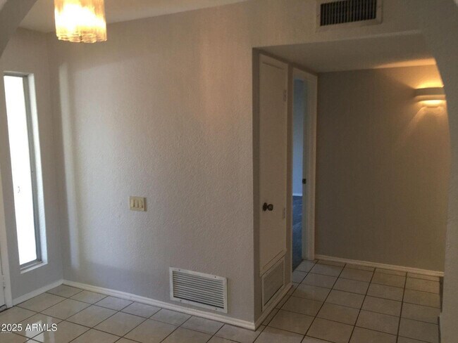 Building Photo - 5623 E Aster Dr