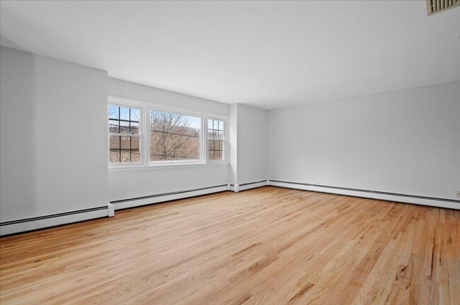 Building Photo - Croton On Hudon 4-Bedroom 2.5-Bathroom Home