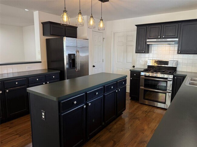 Building Photo - 808 Sunflower Dr
