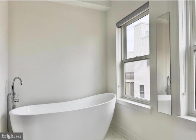 Building Photo - 2503 Ingersoll St