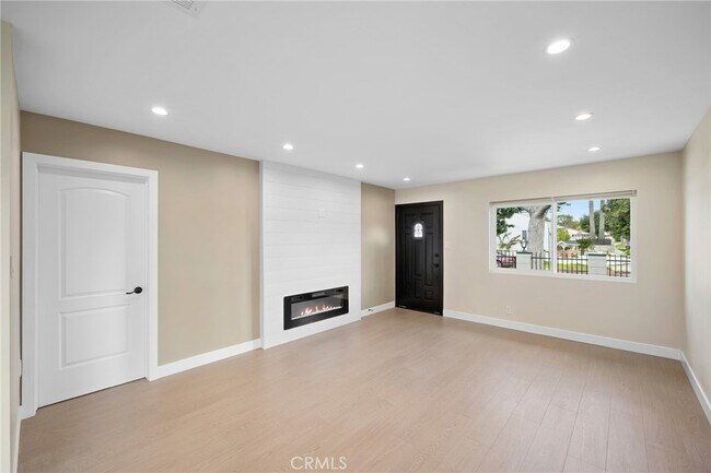 Building Photo - 13950 Stagg St