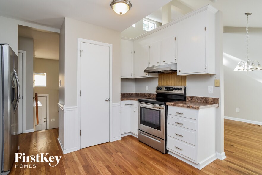 Building Photo - 8500 Park Vista Cir