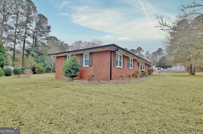 Building Photo - 500 Circle Dr