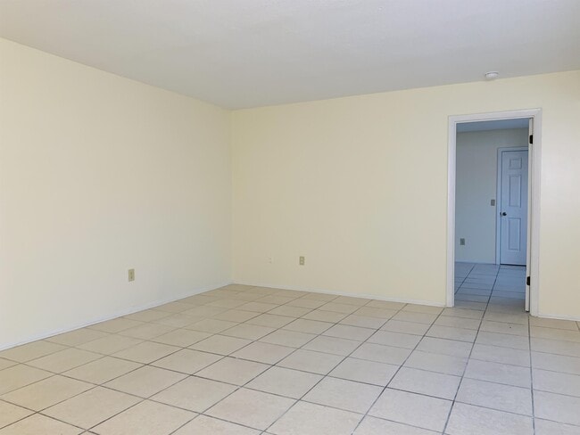 Building Photo - 115 Windtree Ln