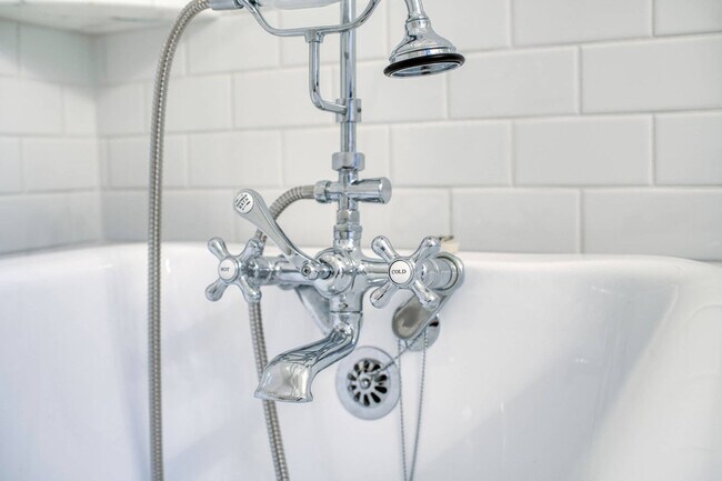 Building Photo - 3073 Fairmount Blvd