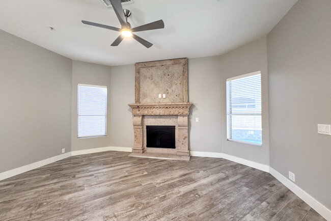 Building Photo - 3Bed/2.5 Ba House in Gated Community in No...