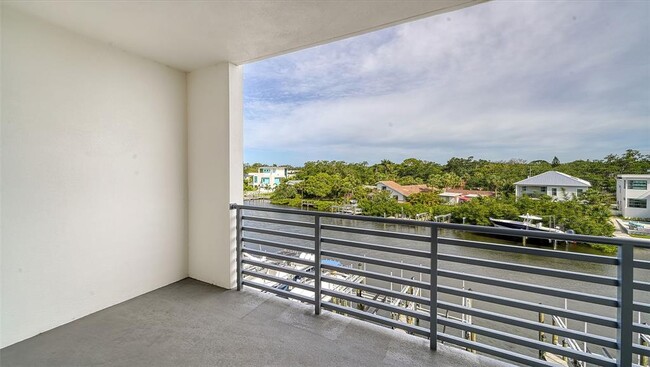 Building Photo - 1709 N Tamiami Trl