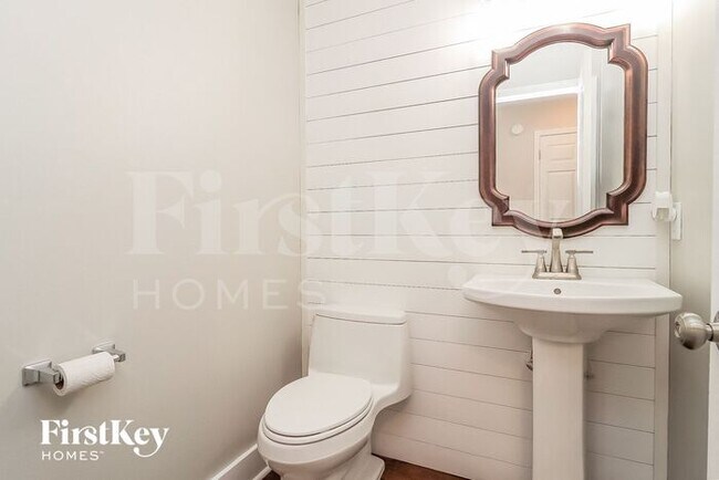 Building Photo - 265 Anita Dr