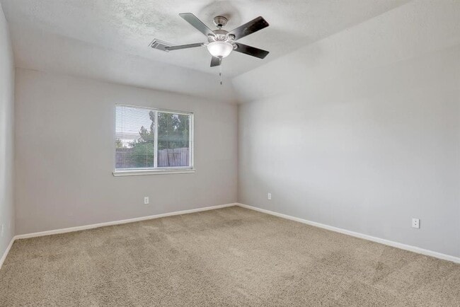 Building Photo - 1526 Rogers Lake Ln